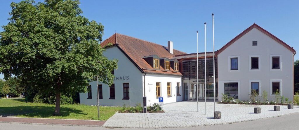 Haupteingang Rathaus Tuntenhausen